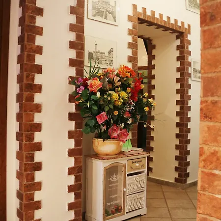 Old House Apartment *